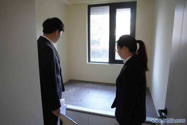 门牌贴错 花20万装修的新家是邻居家 莳植商、物业、业主齐有包袱